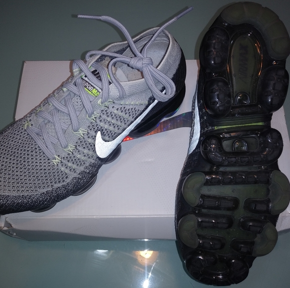 ❗SOLD❗NIKE VAPORMAX FLYKNIT SZ 9.5 WOMEN 8 MEN - Picture 6 of 8